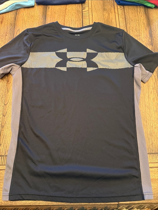 Under Armour Other - Under Armour Black Short-Sleeve Performance Tee with Gray Panels